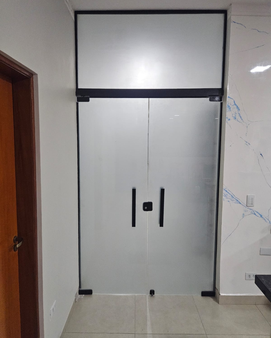 Porta de vidro jateada - foto 1