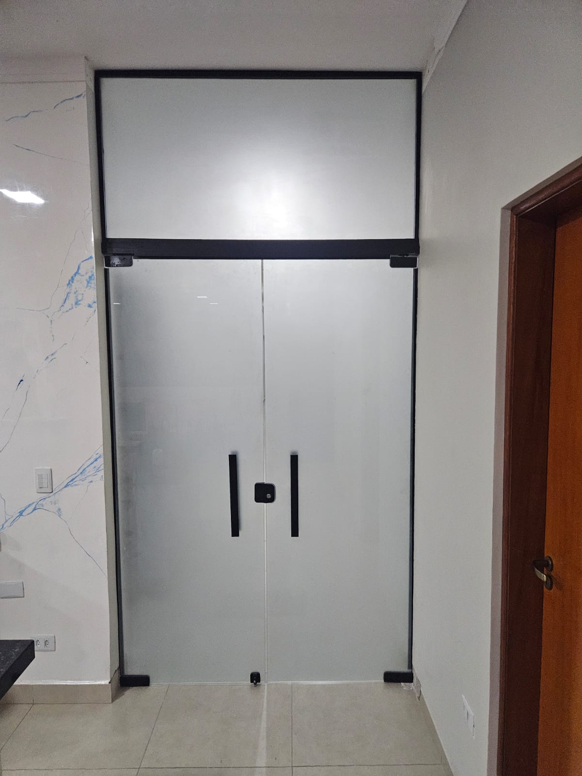 Porta de vidro jateada - foto 3